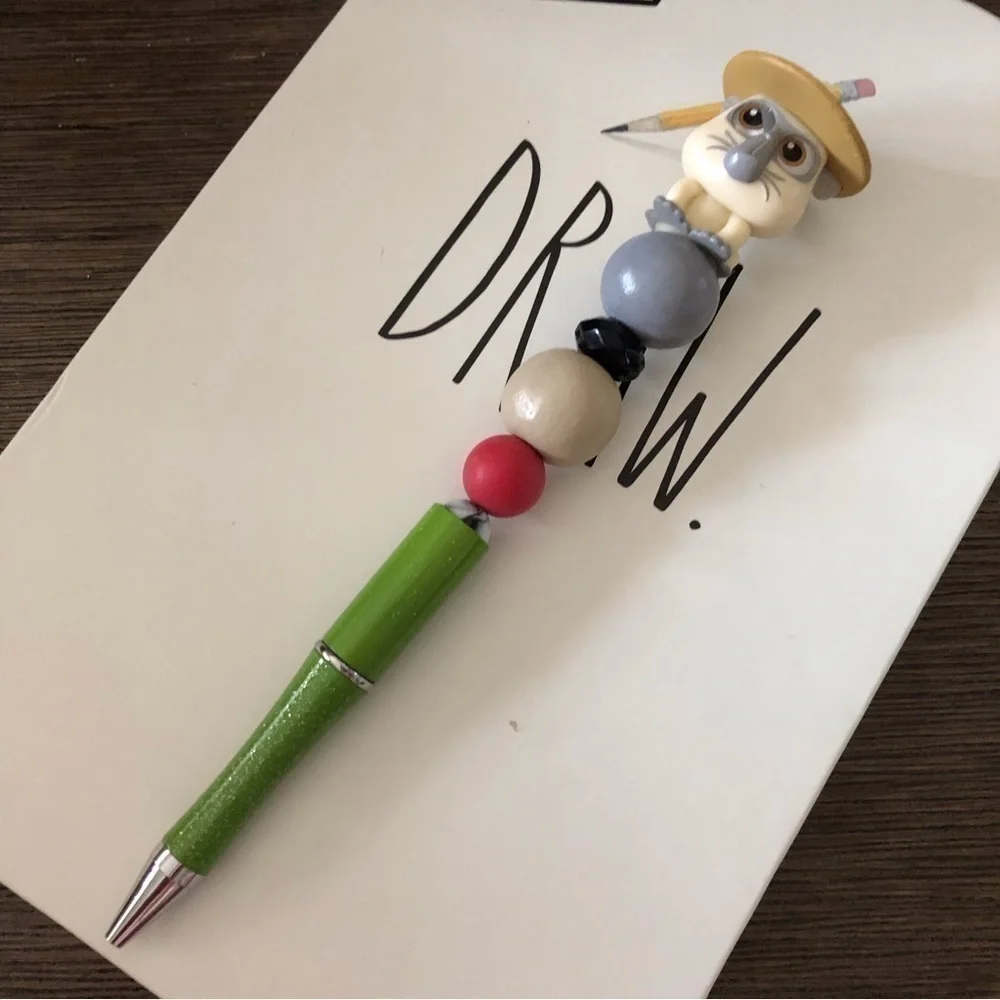 Disney Doorables: Raya & the Last Dragon: Dyan handmade beaded pen
